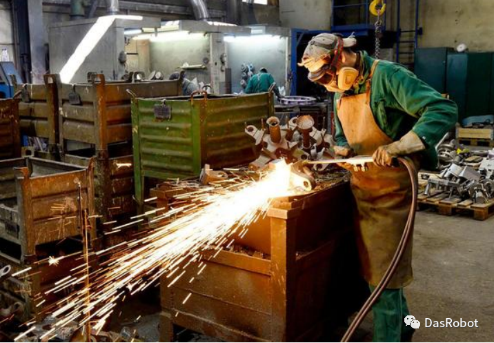 鑄造打磨行業(yè)的發(fā)展趨勢(shì)，打磨機(jī)器人的利與弊。